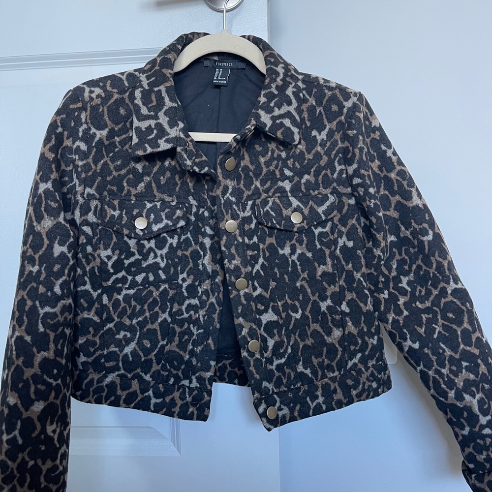 Leopard Print Cropped Blazer - Picture 3 of 7